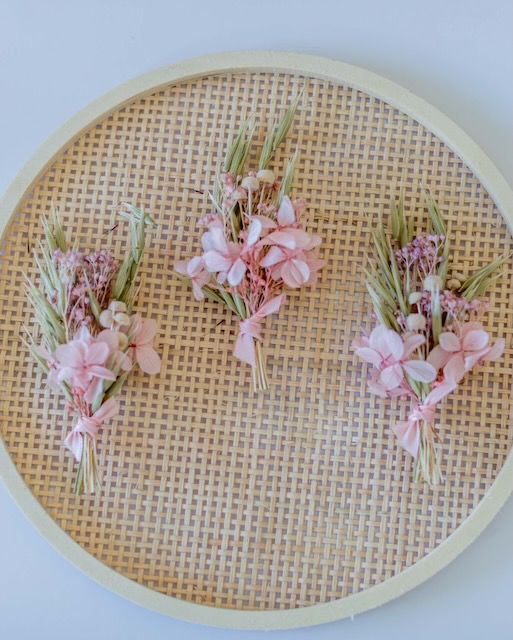 Boutonnière en fleurs séchées, Rose Myrtille