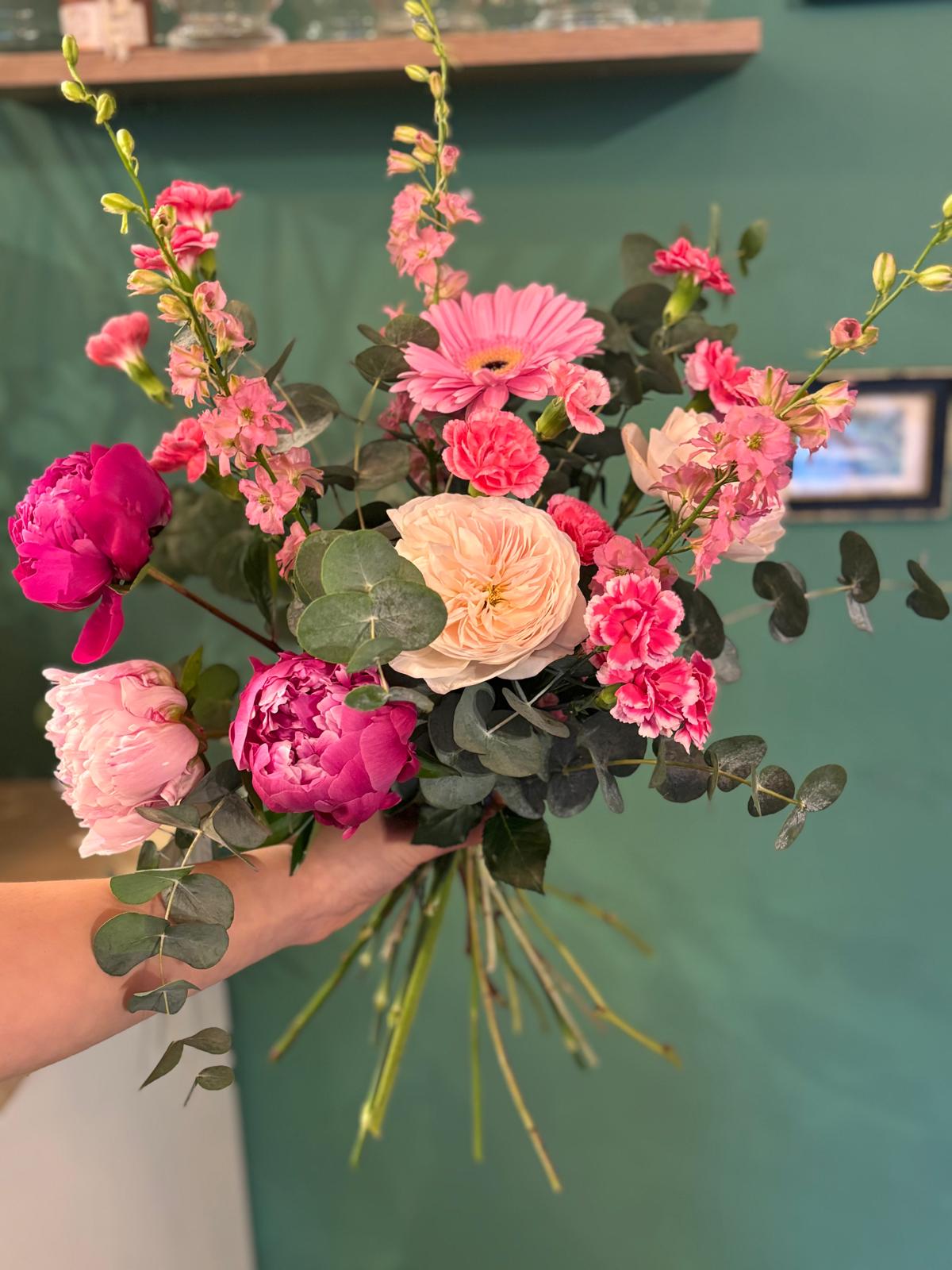 Bouquet "Tendresse de Maman" – Pivoines, Roses anglaises et Fleurs de saison