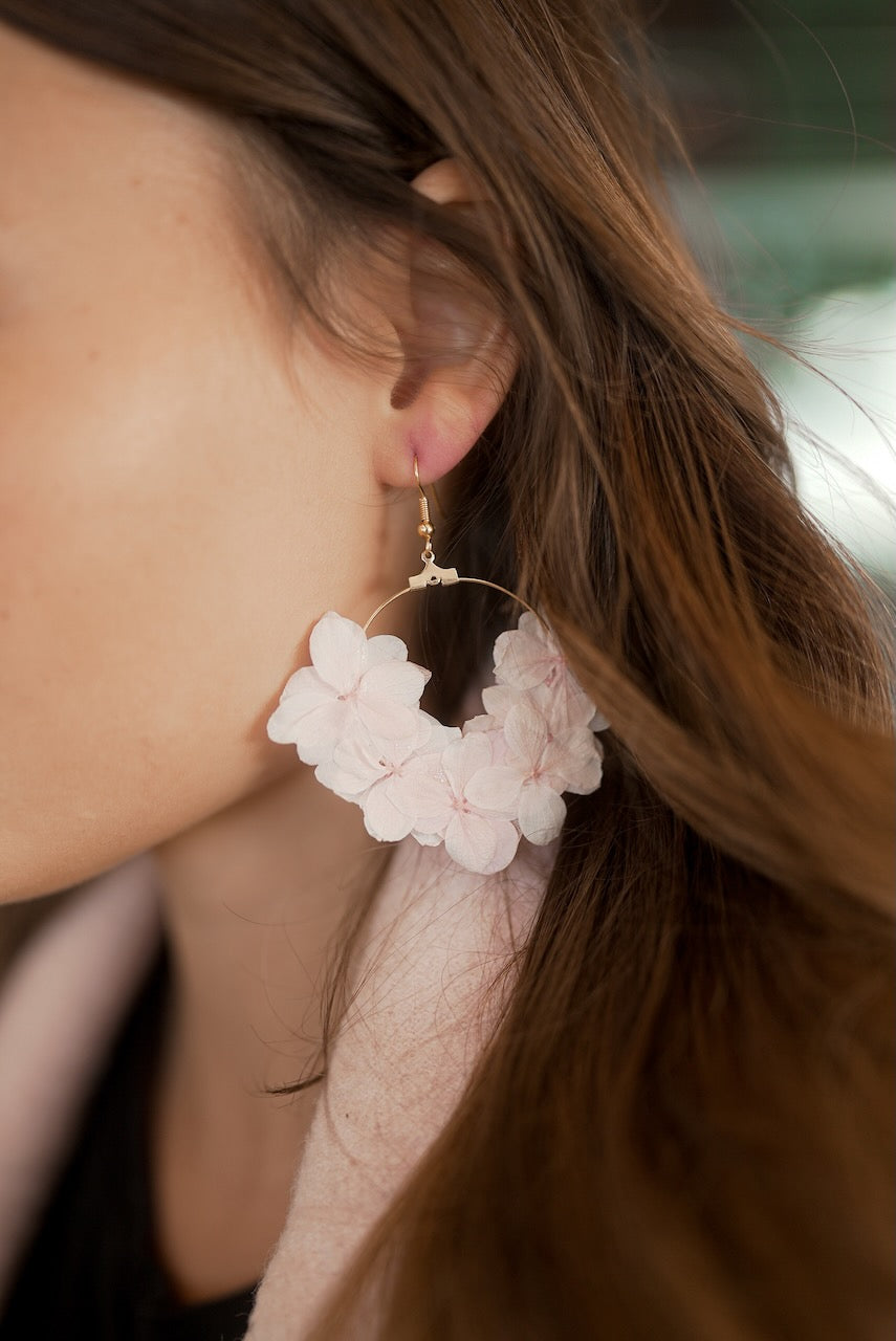 Dried Hydrangea Flower Earrings – Poetic Edition (2 colours)