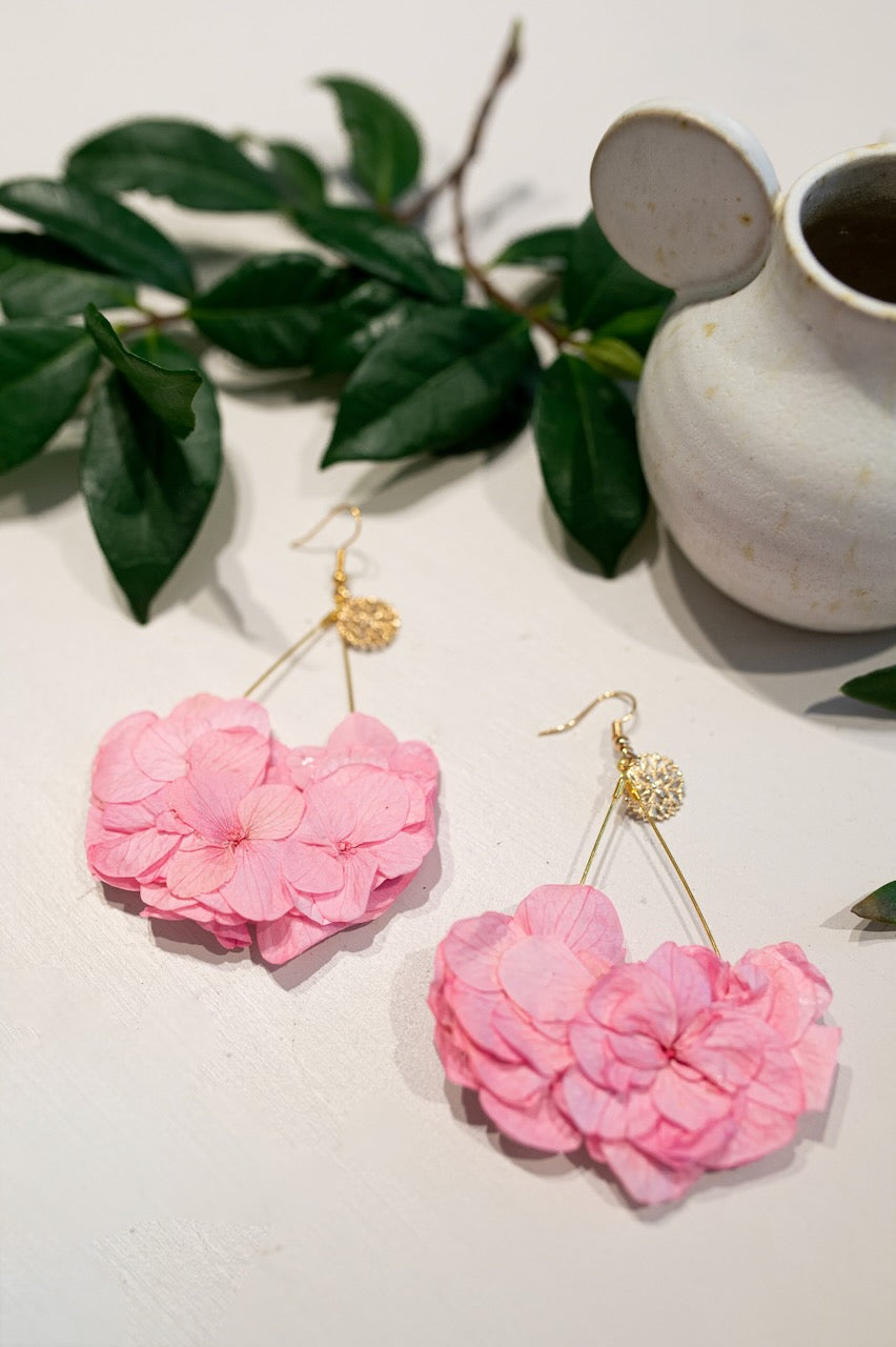 Boucles d'oreilles gouttes en hortensia stabilisé, fait main