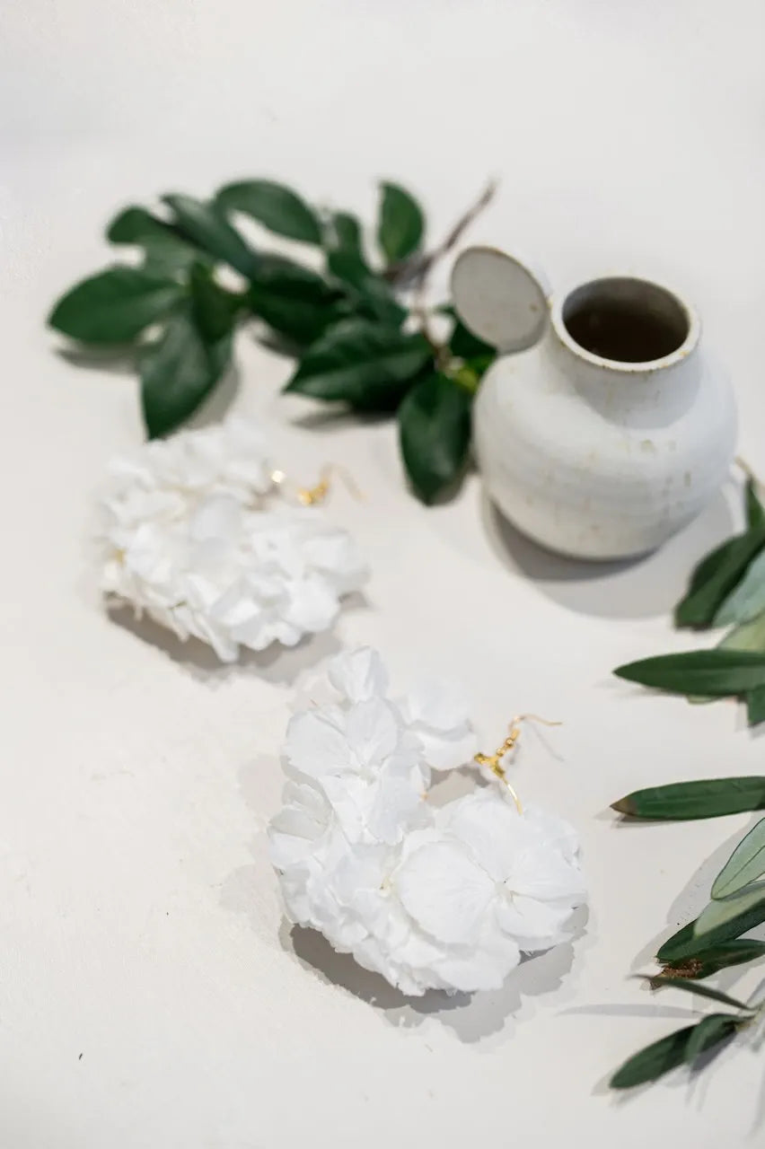 Boucles d'oreilles pendantes pompon d'hortensia stabilisé, fait main