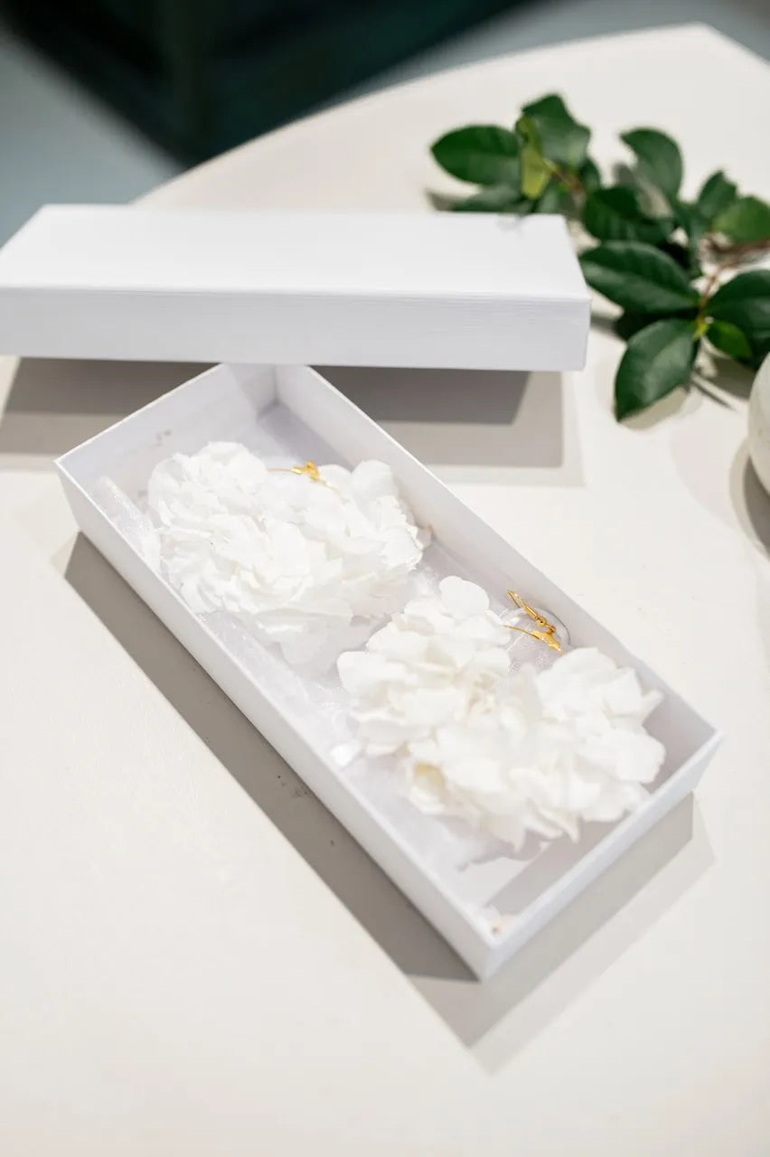 Boucles d'oreilles pendantes pompon d'hortensia stabilisé, fait main